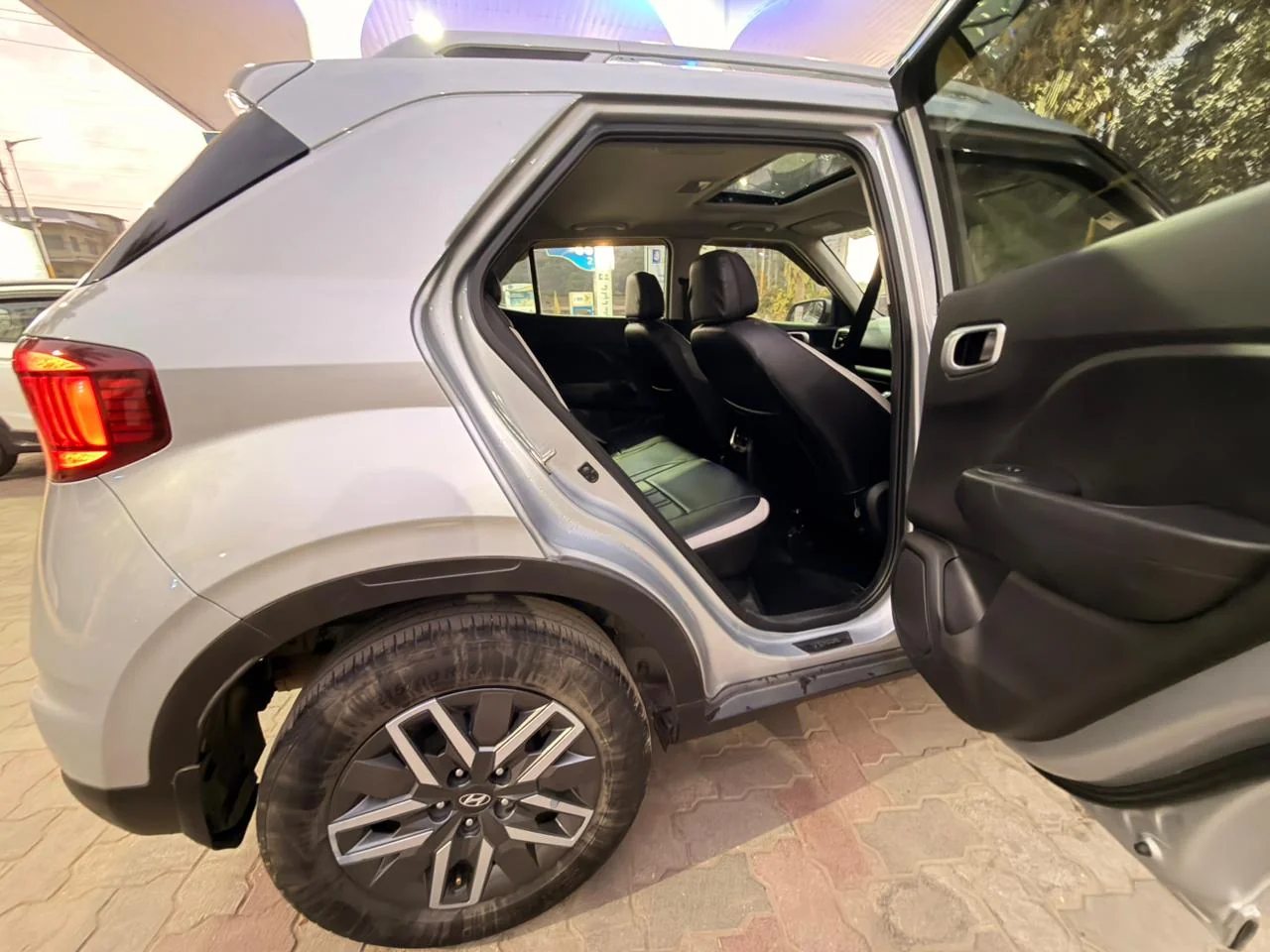 Hyundai Venue - Thumbnail 9